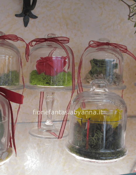 Pasticcino di Rosa. due prezzi alta 33.00 bassa 28.00 ,confezione e biglietto